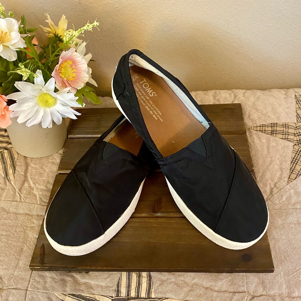 TOMS Shoes🌻